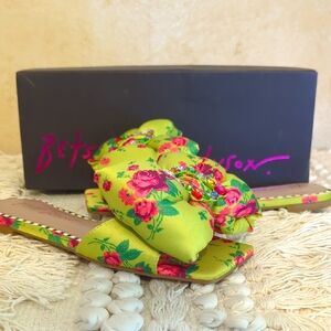Betsey Johnson NIB Sandals 5.5